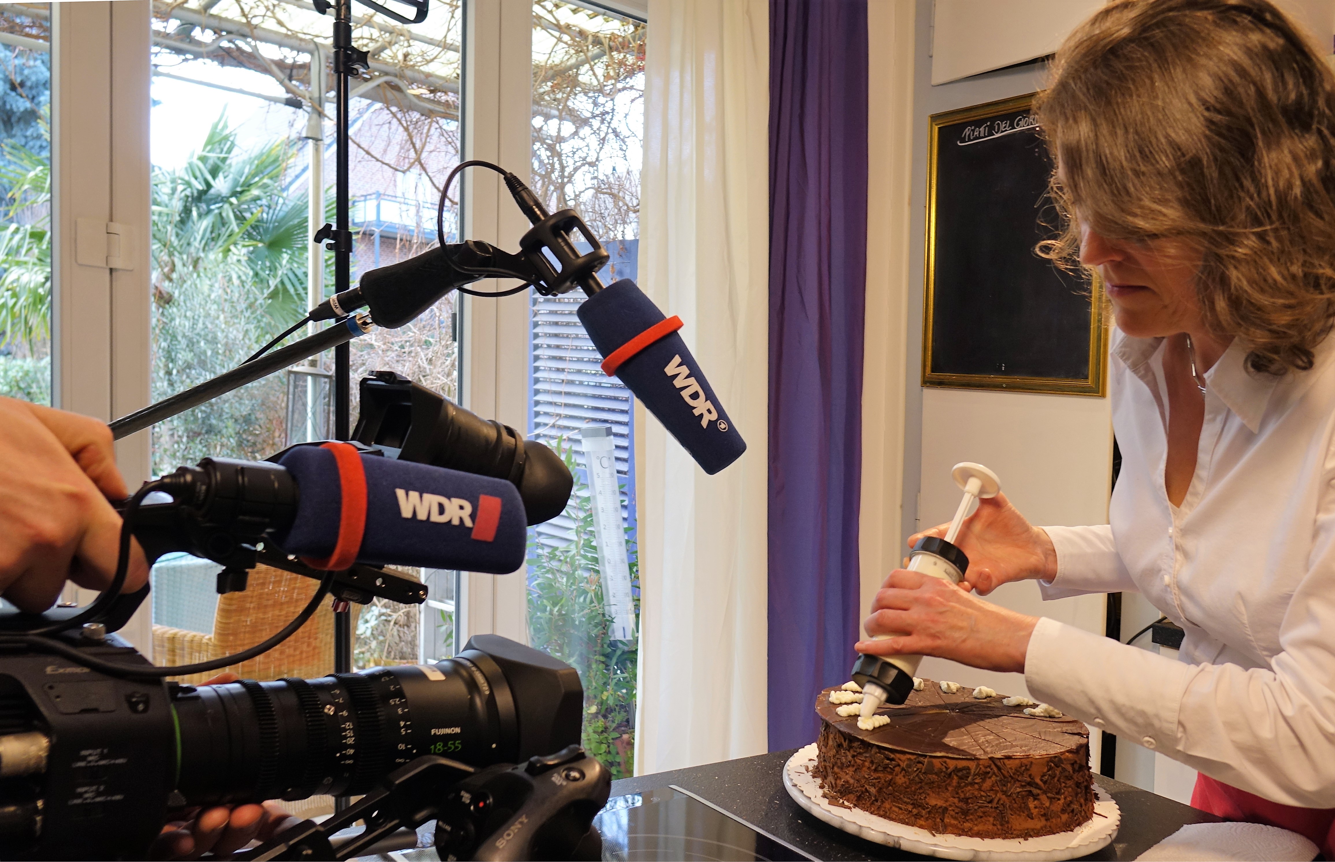 Grotemeyer Das Buch Video Mit Torte Und Buch In Der Wdr Lokalzeit
